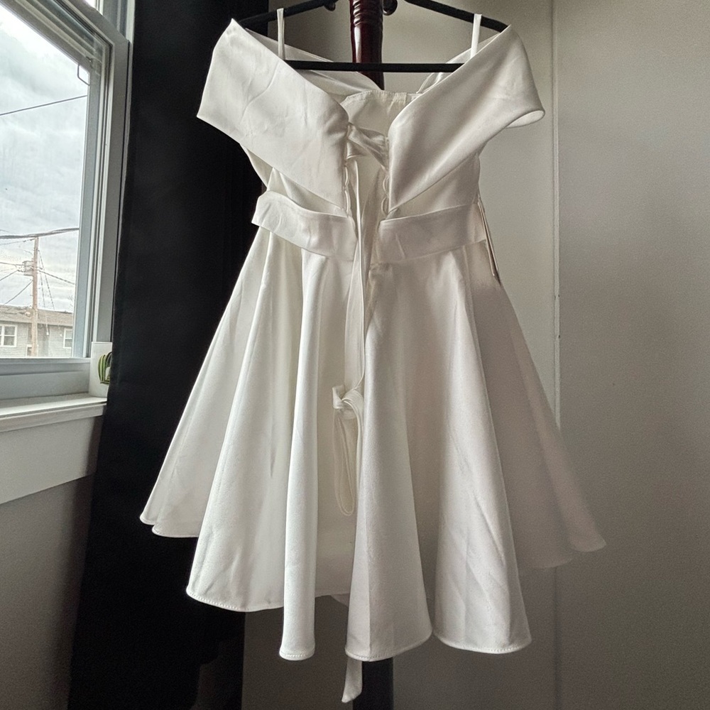 Elegant White Short Dress - Picture 6 of 6